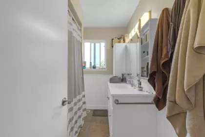 Primary Bathroom Photo of 12209 221 Street, Maple Ridge, BC