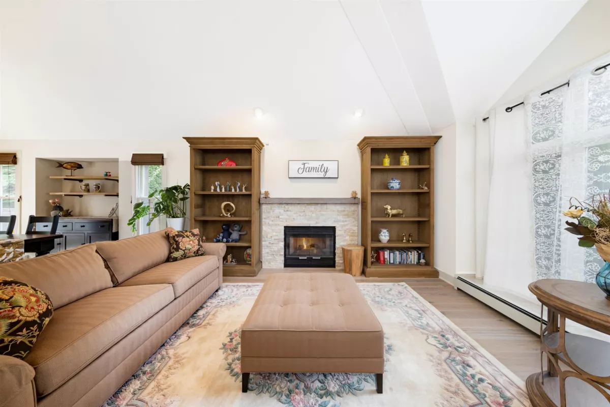 Dining Area Photo of 12576 18 Avenue, Surrey, BC