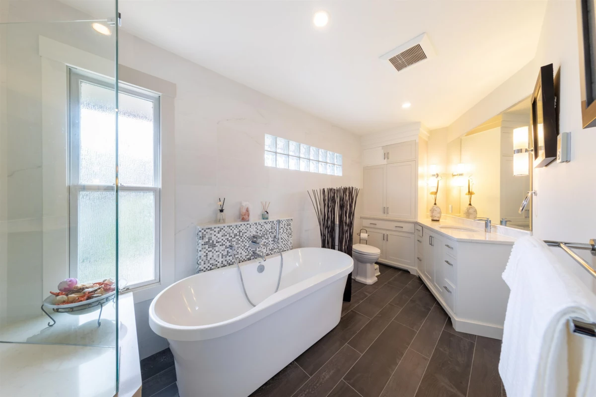 Garage Interior Photo of 12576 18 Avenue, Surrey, BC