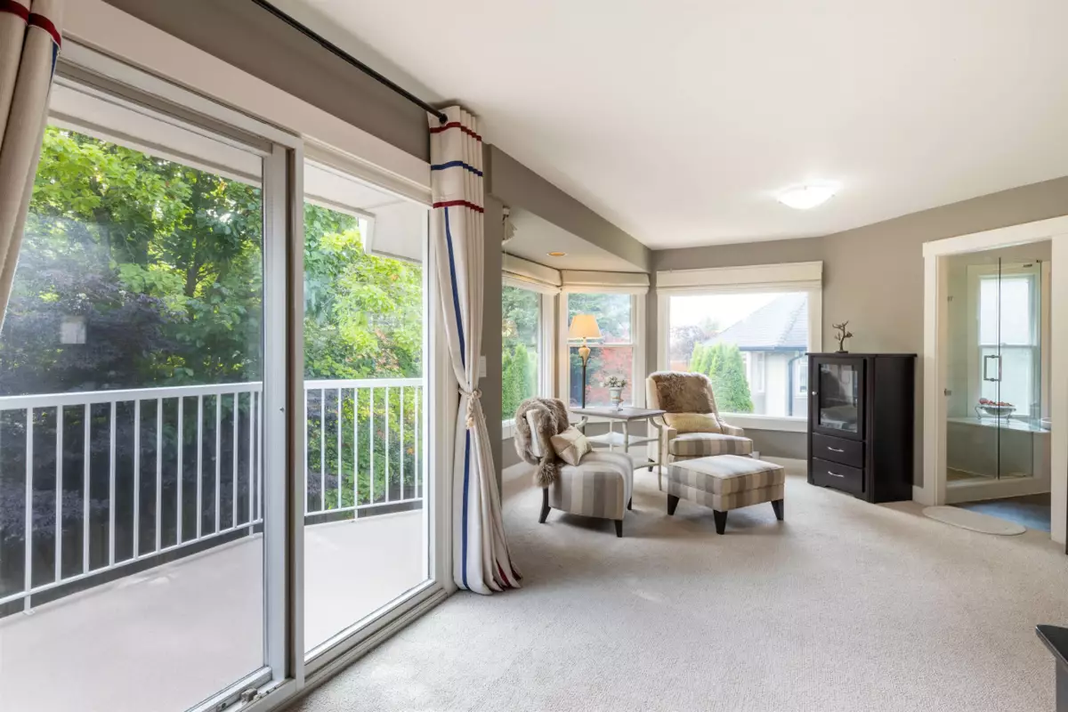 Hallway Photo of 12576 18 Avenue, Surrey, BC