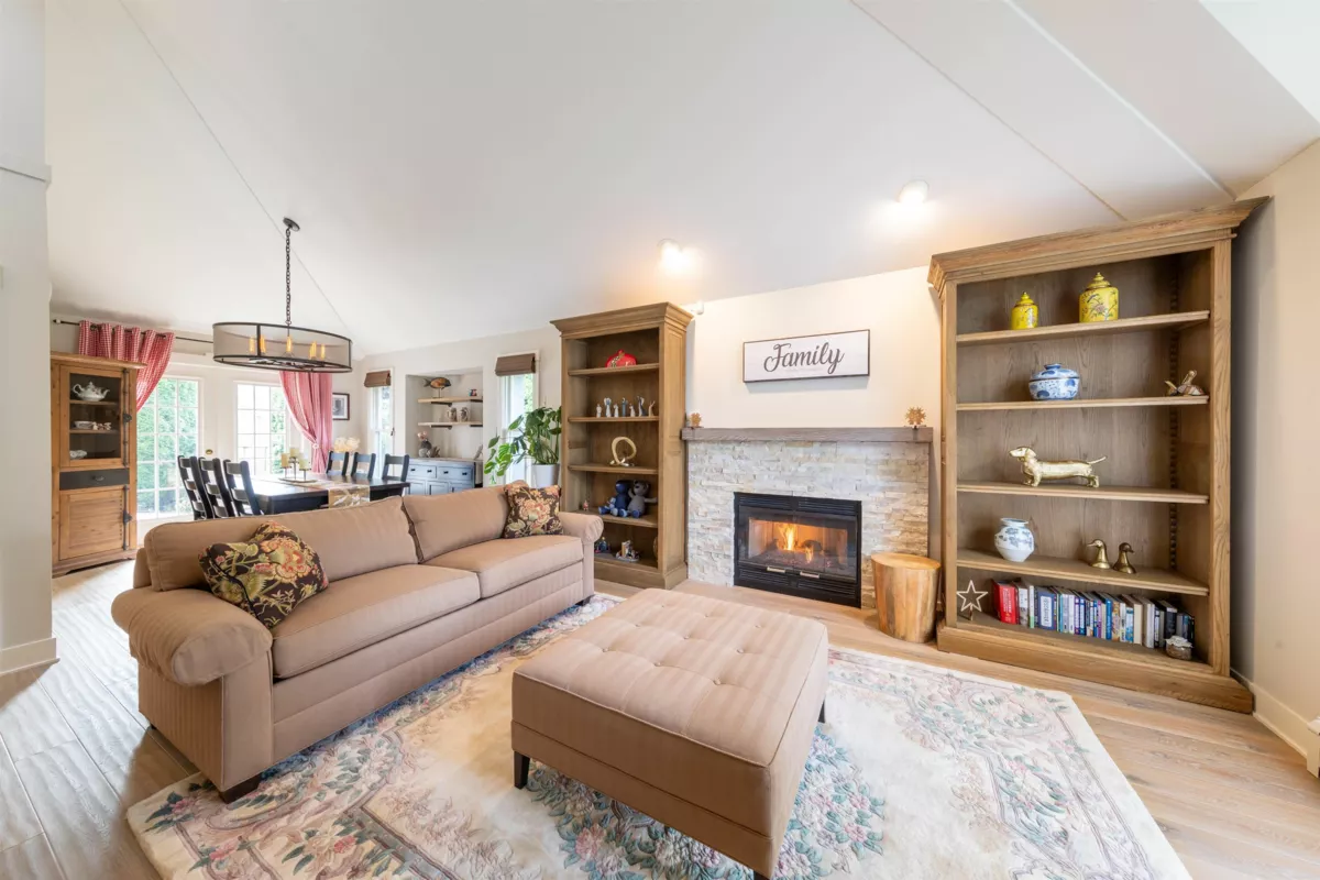 Kitchen Photo of 12576 18 Avenue, Surrey, BC