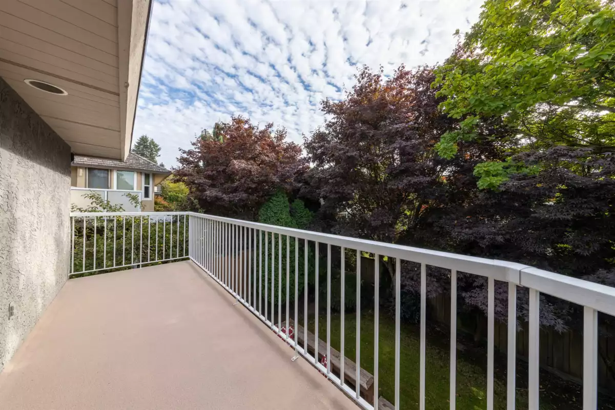 Staircase Photo of 12576 18 Avenue, Surrey, BC