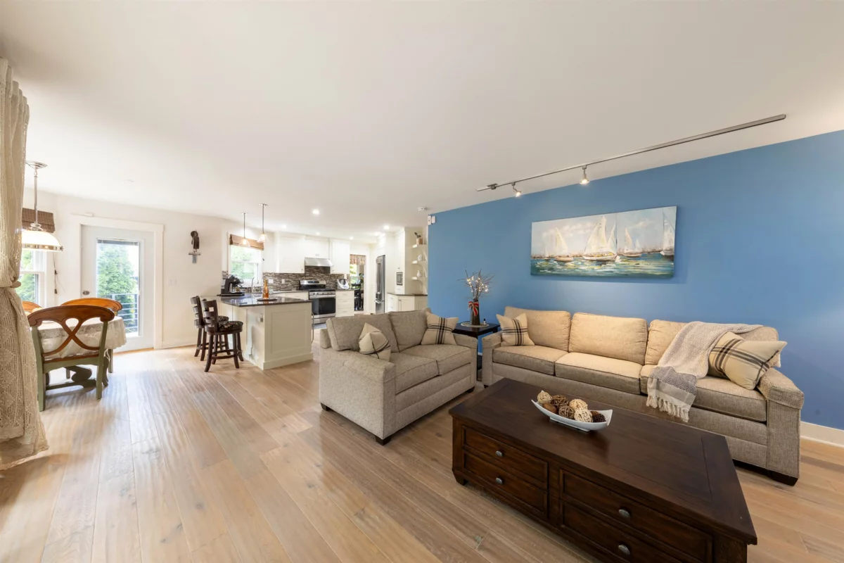 Walk-In Closet Photo of 12576 18 Avenue, Surrey, BC