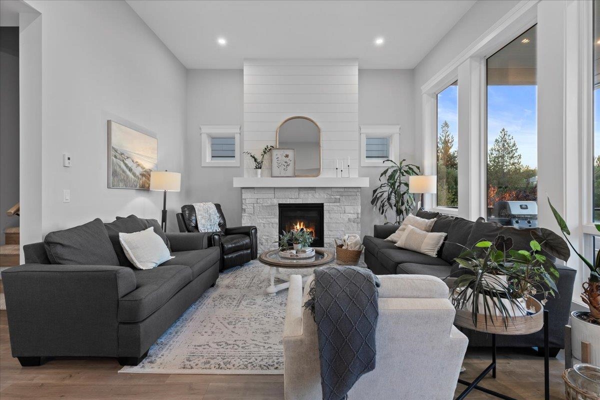 Dining Area Photo of 17 4217 Old Clayburn Road, Abbotsford, BC