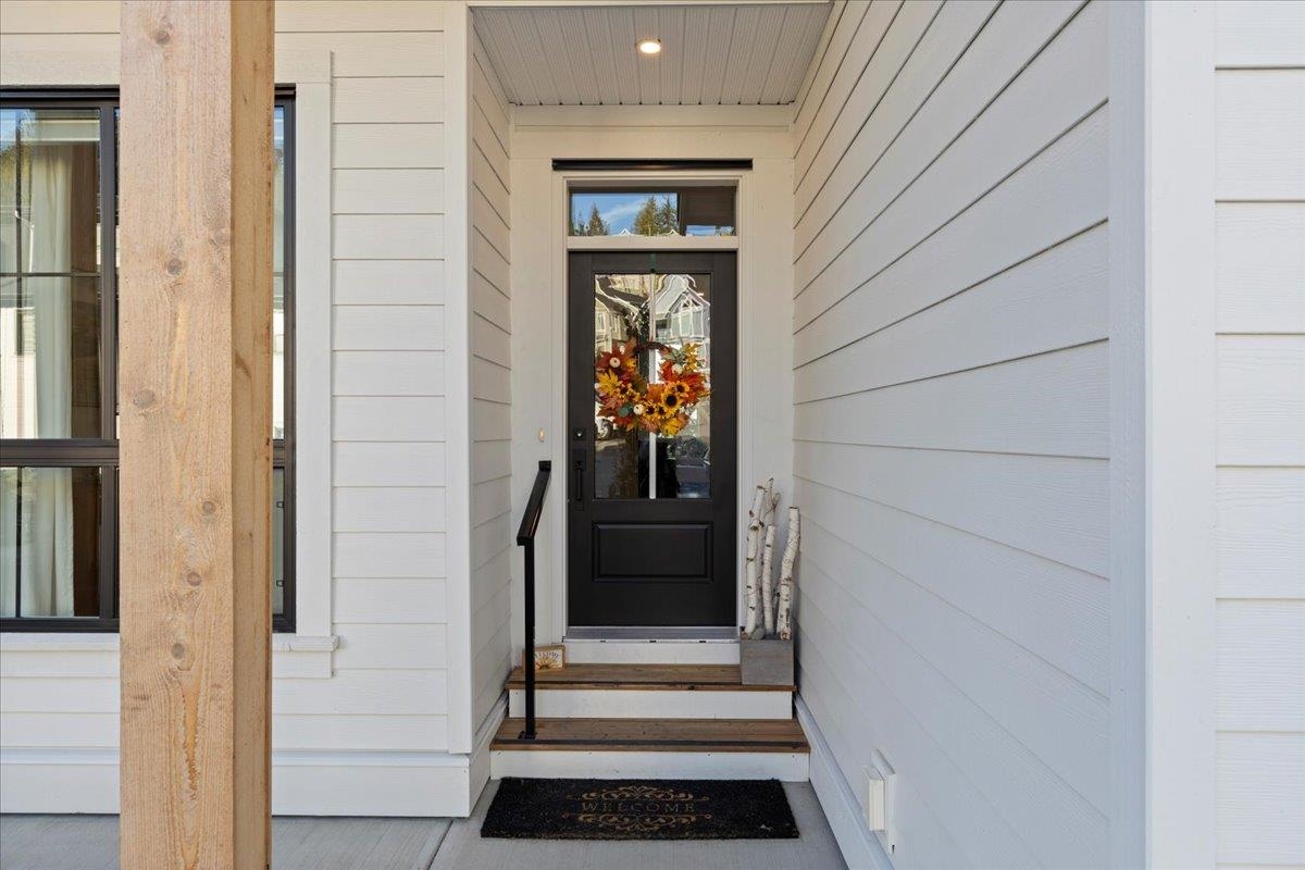 Family Room Photo of 17 4217 Old Clayburn Road, Abbotsford, BC