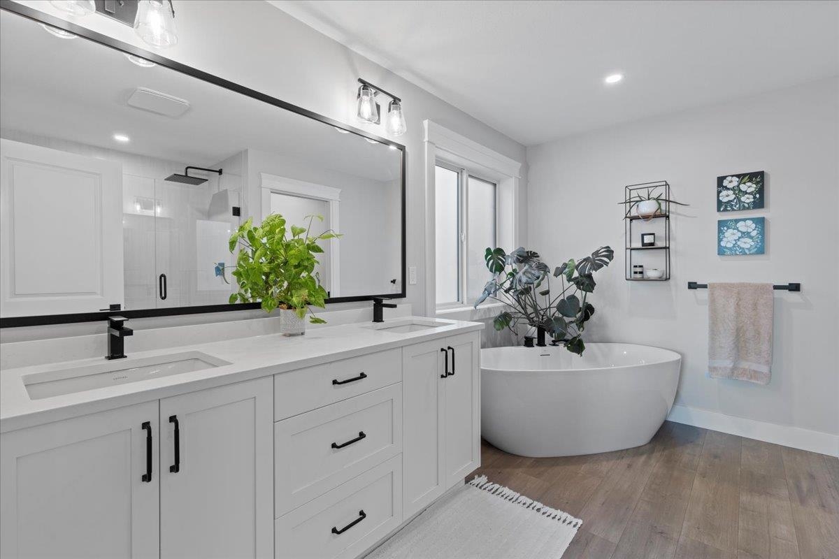 Hallway Photo of 17 4217 Old Clayburn Road, Abbotsford, BC