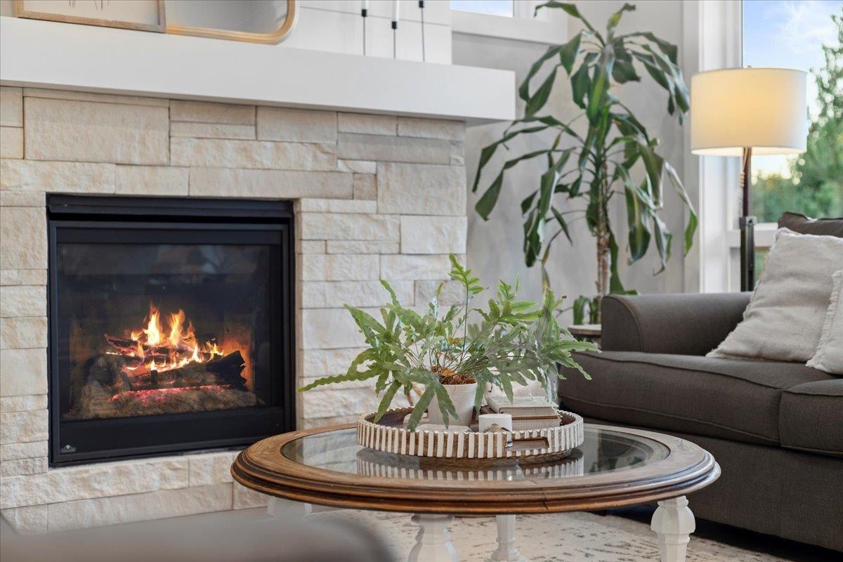 Kitchen Island Photo of 17 4217 Old Clayburn Road, Abbotsford, BC