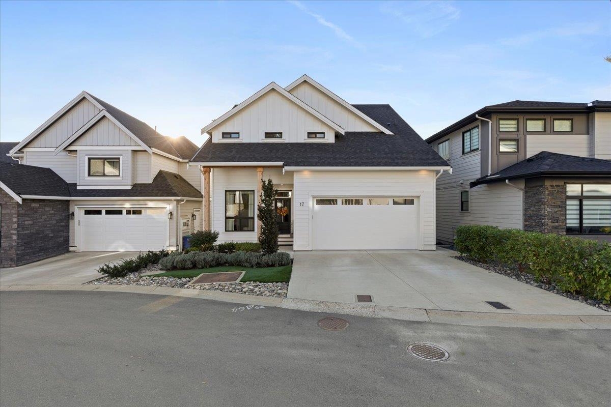 Living Room Photo of 17 4217 Old Clayburn Road, Abbotsford, BC