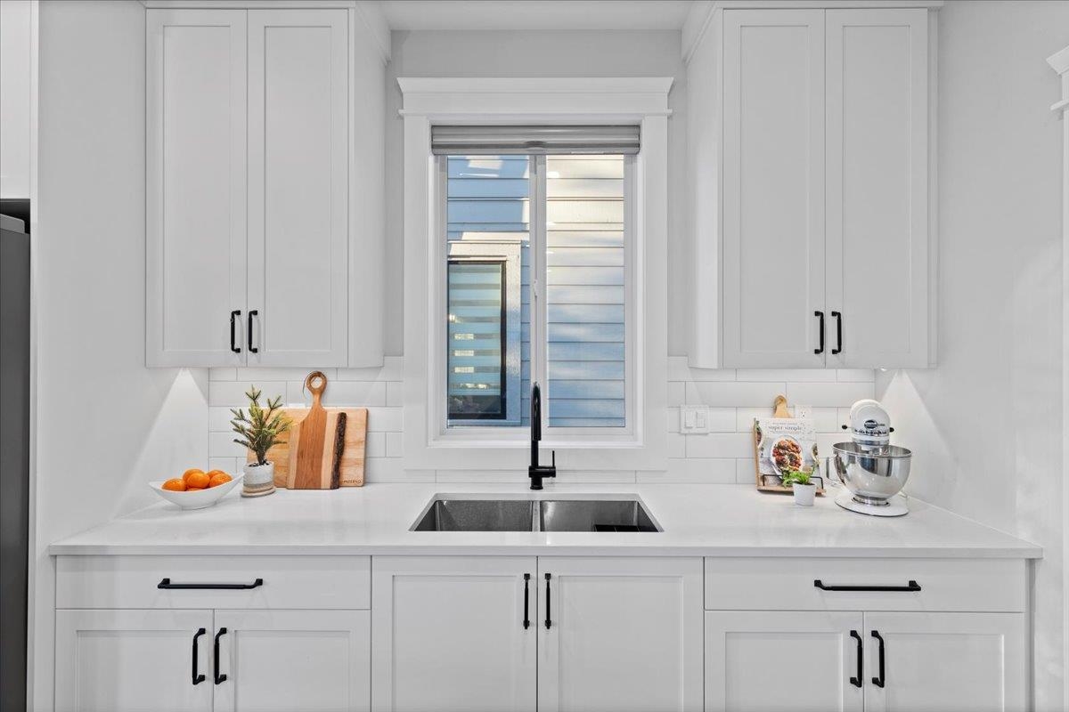 Primary Bathroom Photo of 17 4217 Old Clayburn Road, Abbotsford, BC