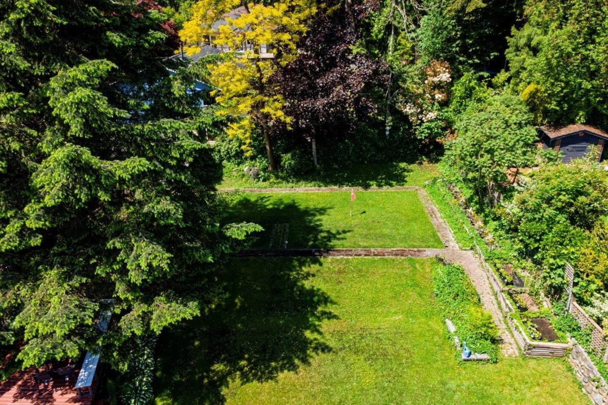 Living Room Photo of 1427 Appin Road, North Vancouver, BC