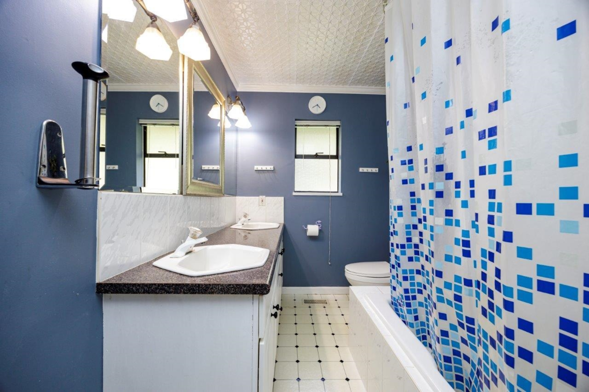 Powder Room Photo of 1427 Appin Road, North Vancouver, BC