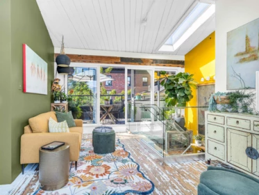 Breakfast Nook Photo of 83 Alexander Street, Vancouver, BC