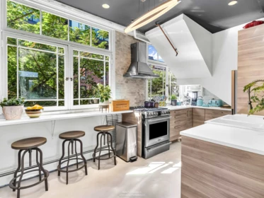 83 Alexander Street, Vancouver, BC