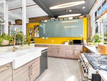 83 Alexander Street, Vancouver, BC