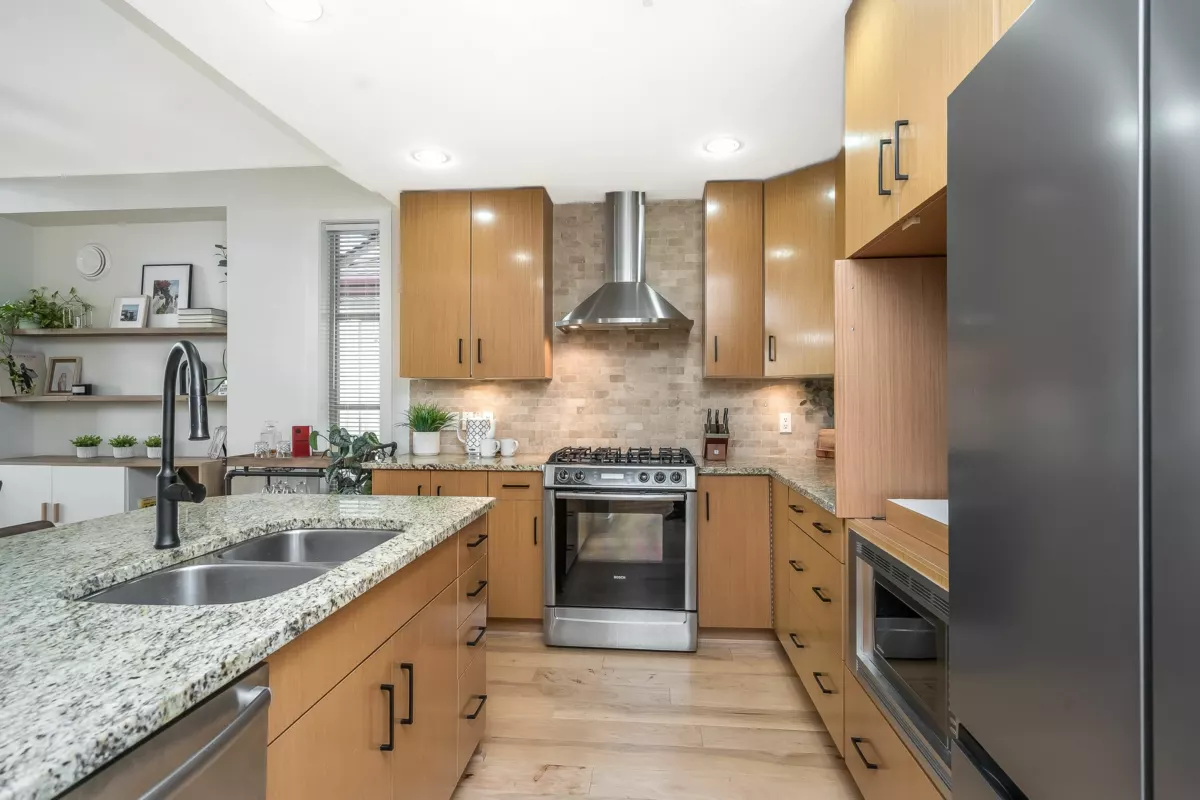 Kitchen Photo of 306 16483 64 Avenue, Surrey, BC