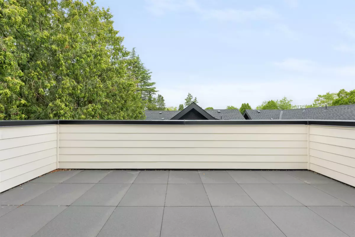 Backyard Photo of 1 365 E 33rd Avenue, Vancouver, BC