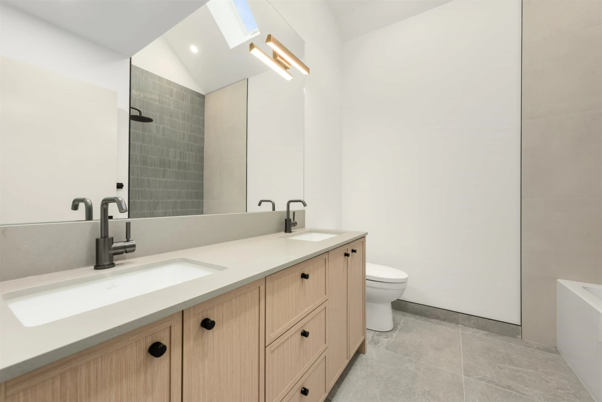 Entry Foyer Photo of 1 365 E 33rd Avenue, Vancouver, BC