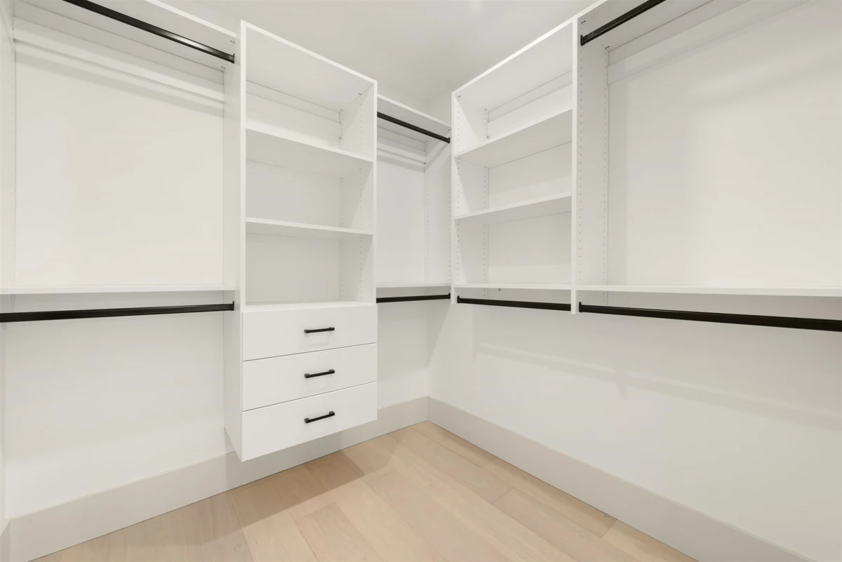 Front Yard Photo of 1 365 E 33rd Avenue, Vancouver, BC