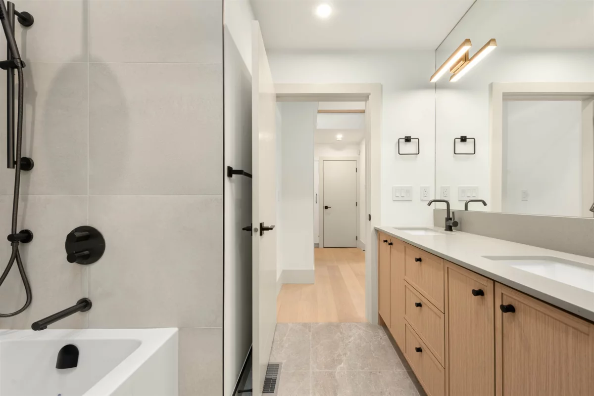 Hallway Photo of 1 365 E 33rd Avenue, Vancouver, BC