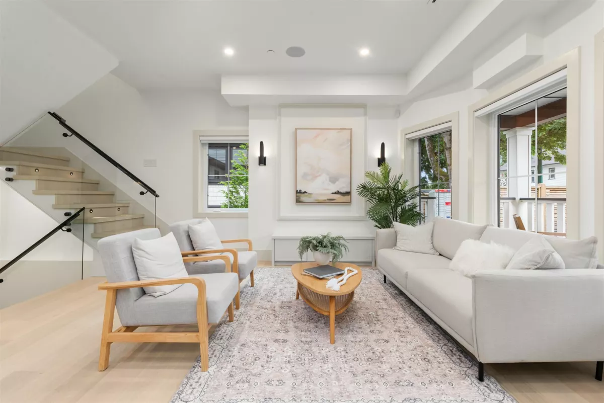 Living Room Photo of 1 365 E 33rd Avenue, Vancouver, BC