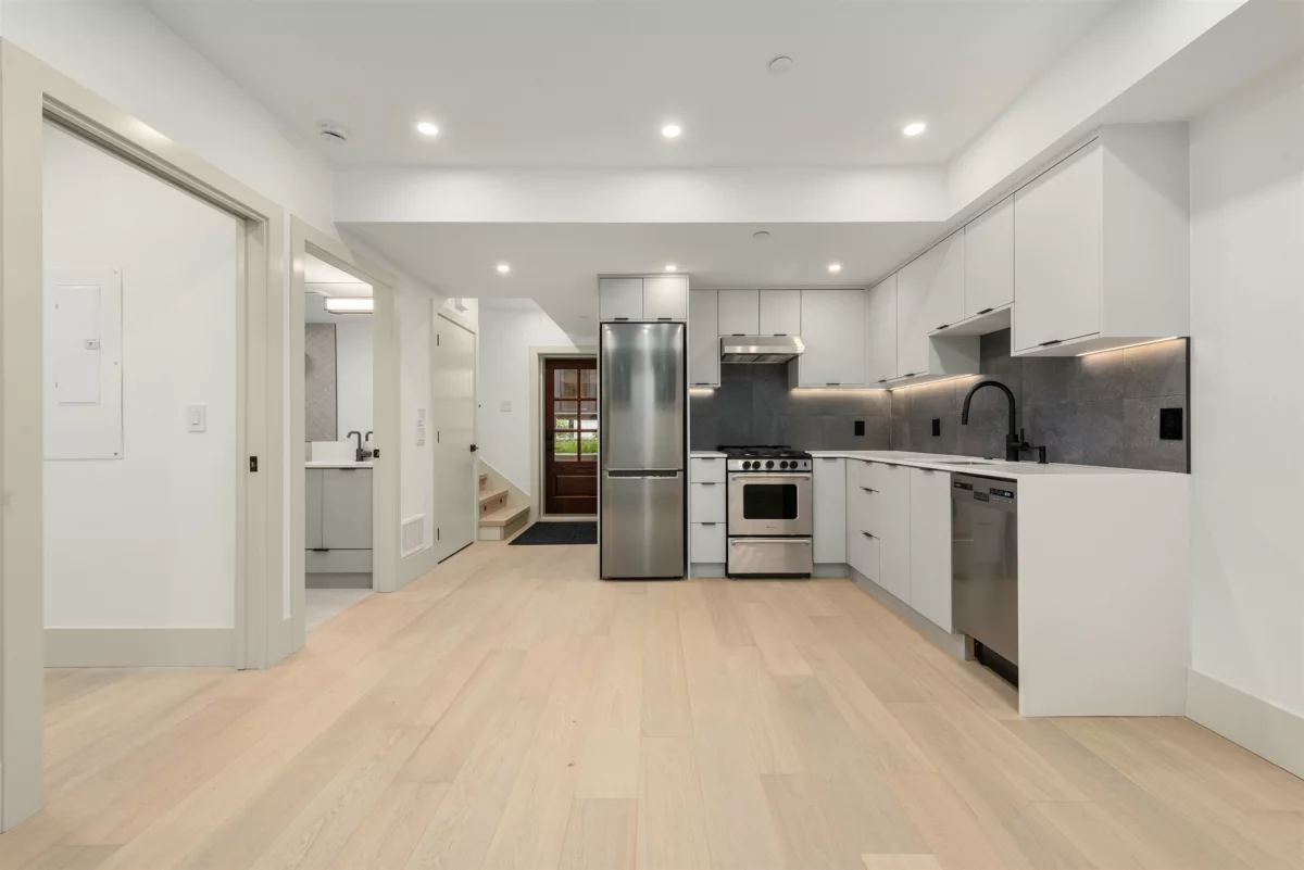 Swimming Pool Photo of 1 365 E 33rd Avenue, Vancouver, BC