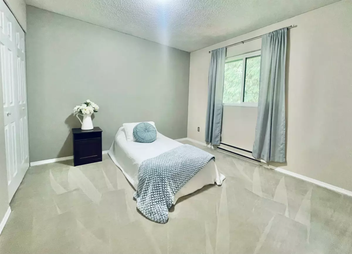 Basement Recreation Room Photo of 1833 133a Street, Surrey, BC