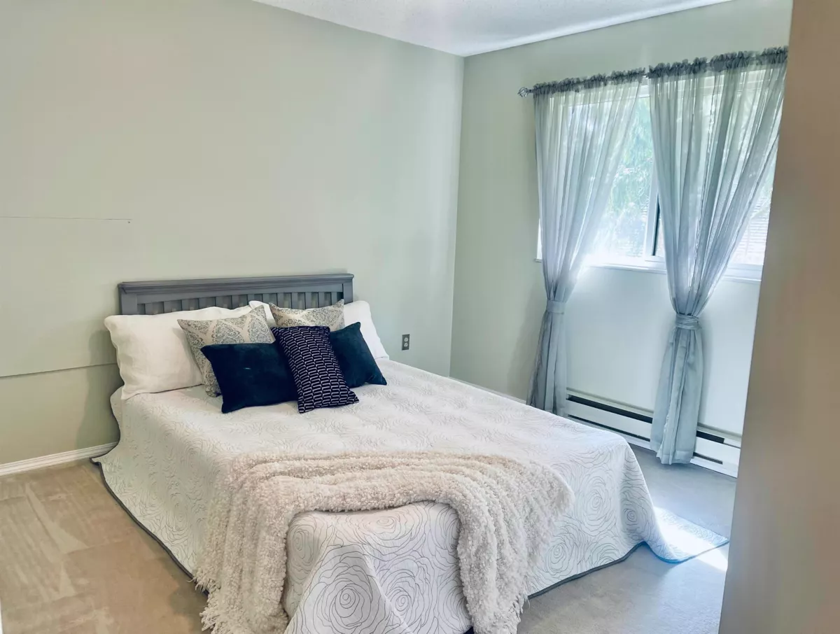 Laundry Room Photo of 1833 133a Street, Surrey, BC