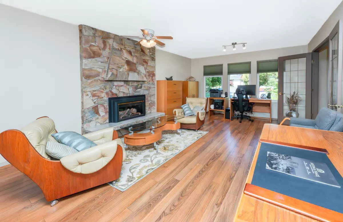 Living Room Photo of 1833 133a Street, Surrey, BC