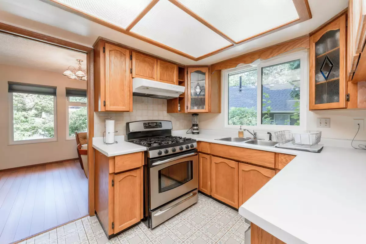 Walk-In Closet Photo of 1833 133a Street, Surrey, BC