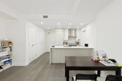 205 488 W 58th Avenue, Vancouver, BC