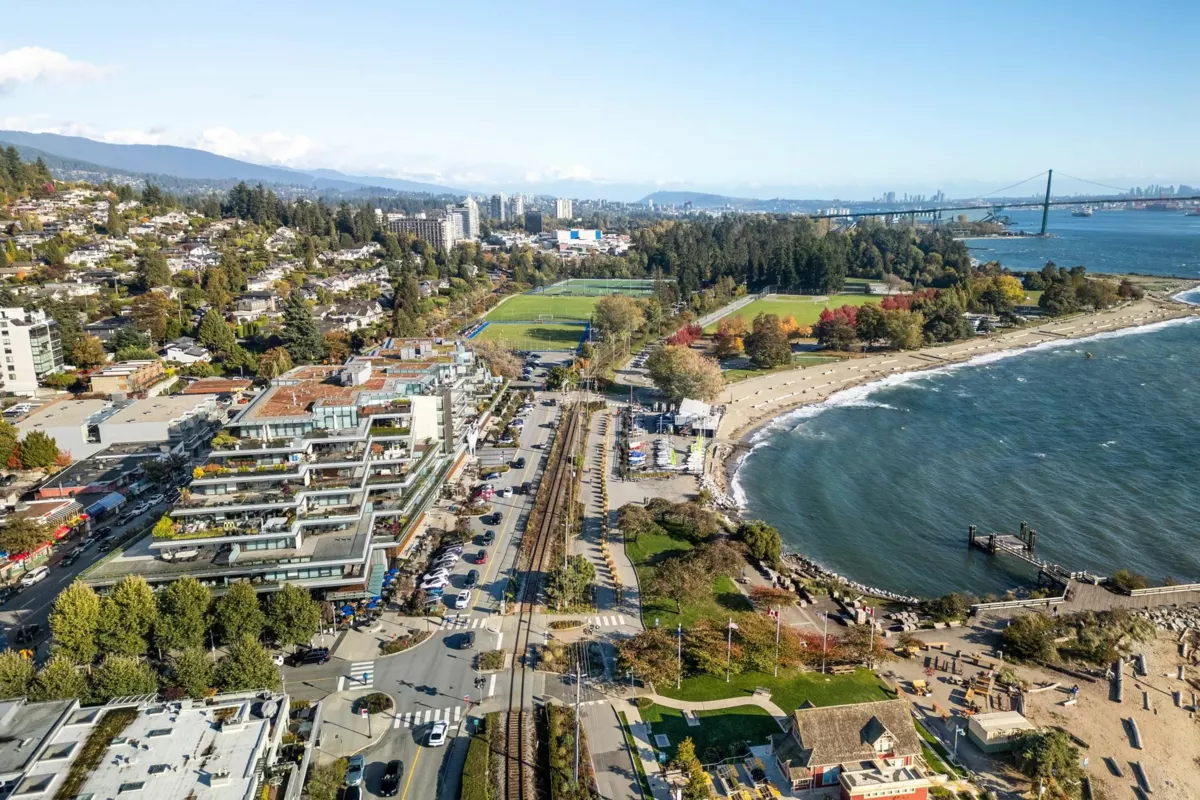 Dining Area Photo of 209 1355 Bellevue Avenue, West Vancouver, BC