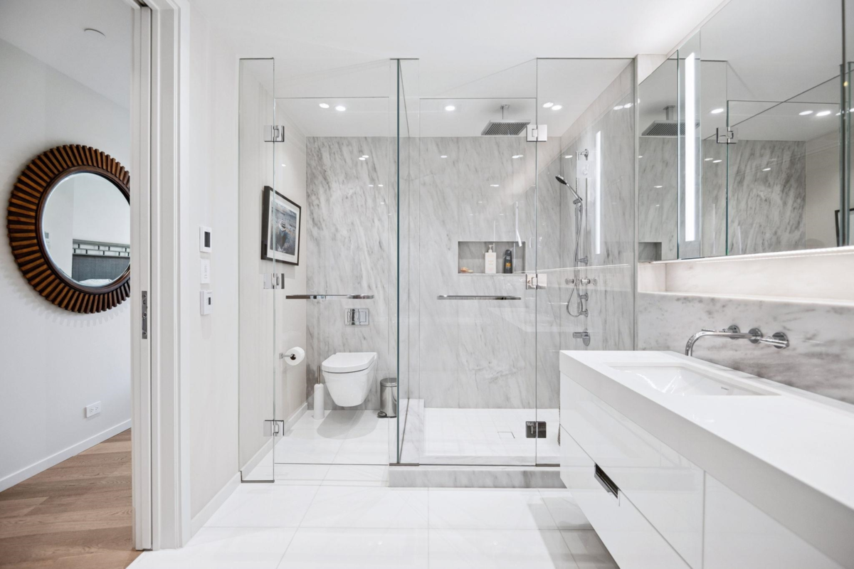 Entry Foyer Photo of 209 1355 Bellevue Avenue, West Vancouver, BC