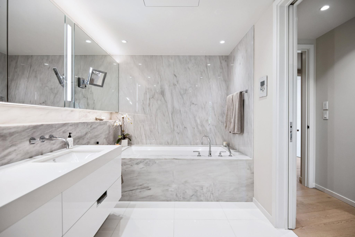 Hallway Photo of 209 1355 Bellevue Avenue, West Vancouver, BC