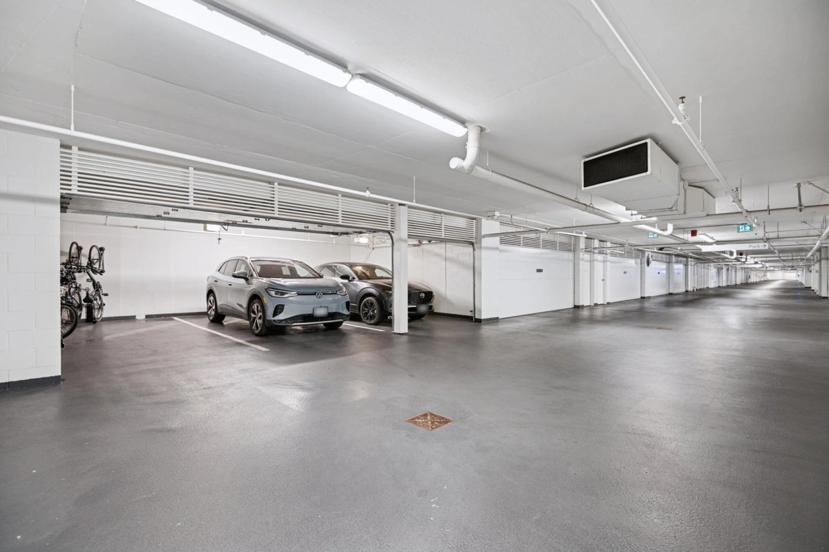 Hot Tub / Spa Photo of 209 1355 Bellevue Avenue, West Vancouver, BC