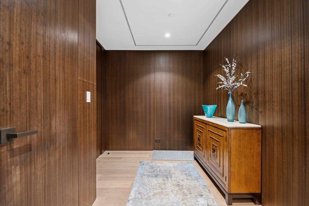 Kitchen Island Photo of 209 1355 Bellevue Avenue, West Vancouver, BC