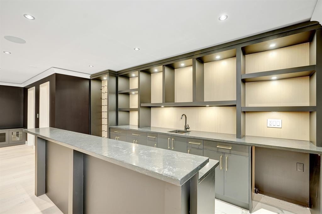 Basement Recreation Room Photo of 13915 Blackburn Avenue, White Rock, BC