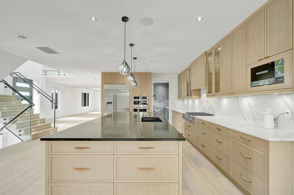 Breakfast Nook Photo of 13915 Blackburn Avenue, White Rock, BC