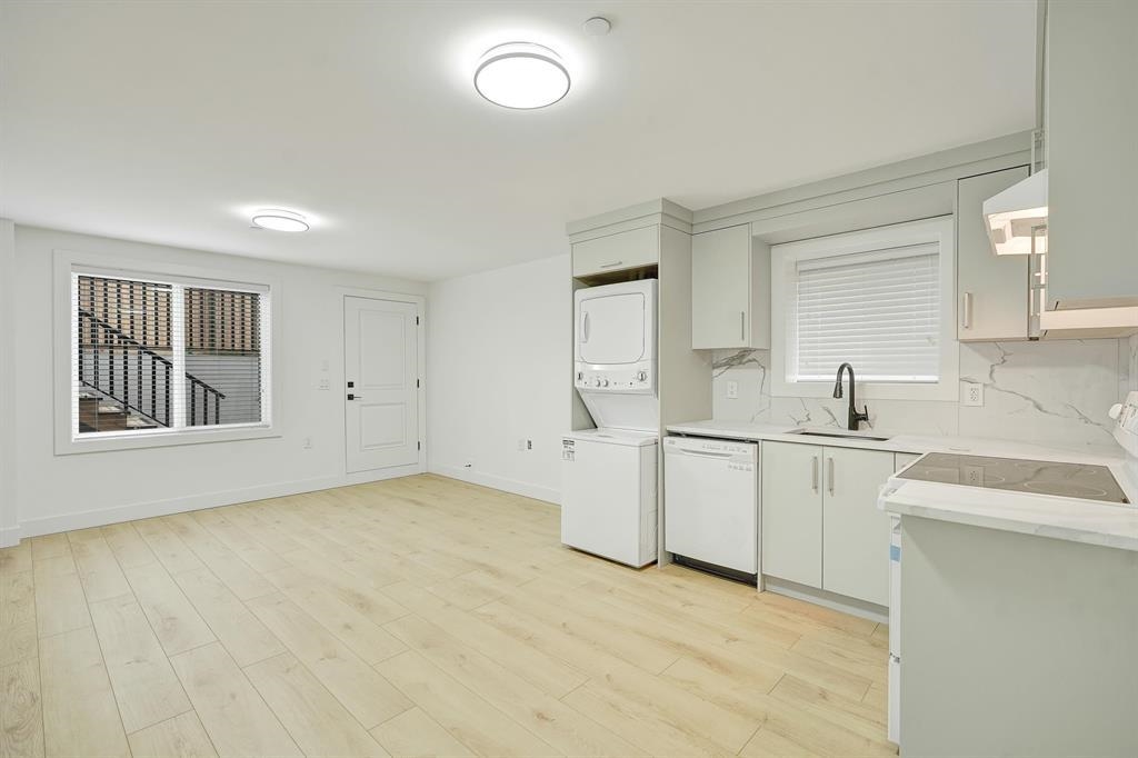 Entry Foyer Photo of 13915 Blackburn Avenue, White Rock, BC