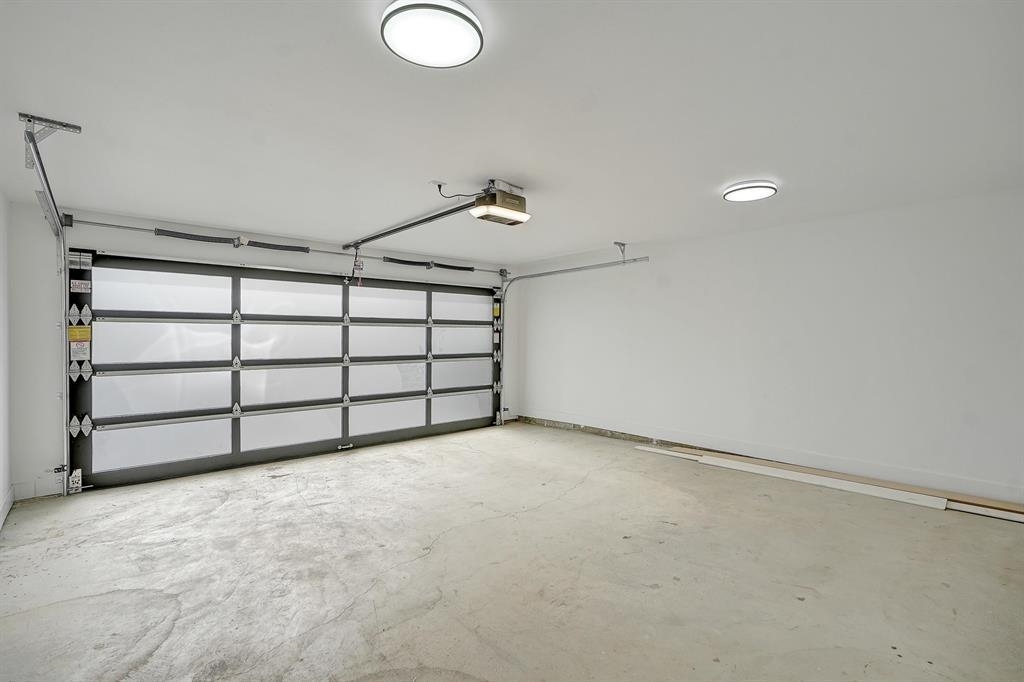 Front Yard Photo of 13915 Blackburn Avenue, White Rock, BC