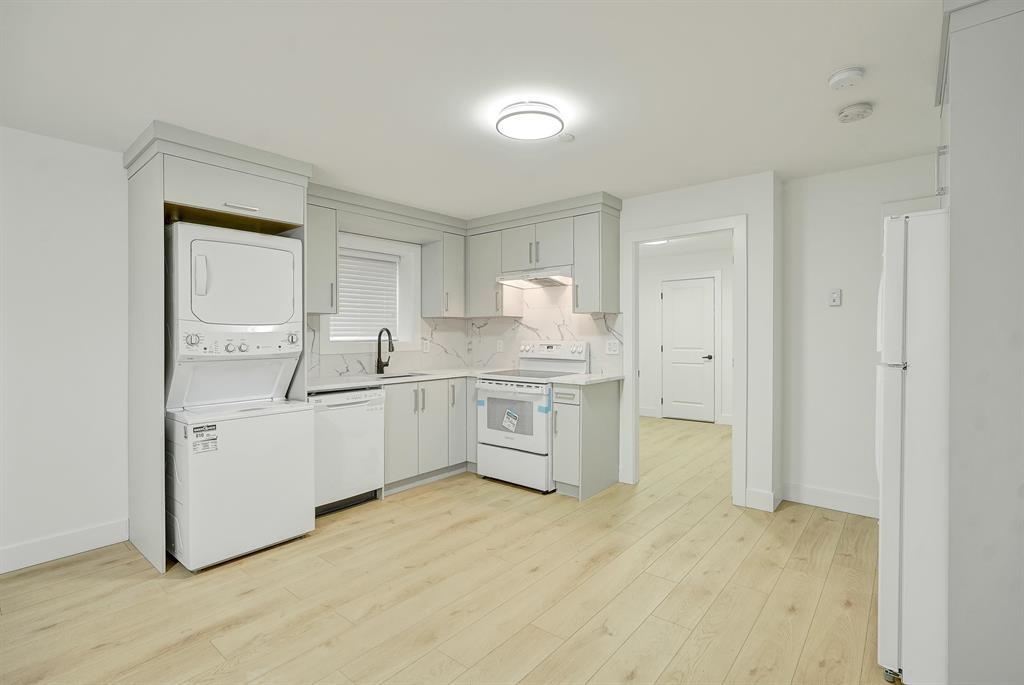 Hallway Photo of 13915 Blackburn Avenue, White Rock, BC