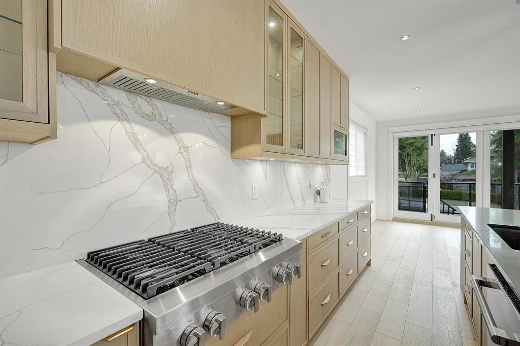 Kitchen Island Photo of 13915 Blackburn Avenue, White Rock, BC