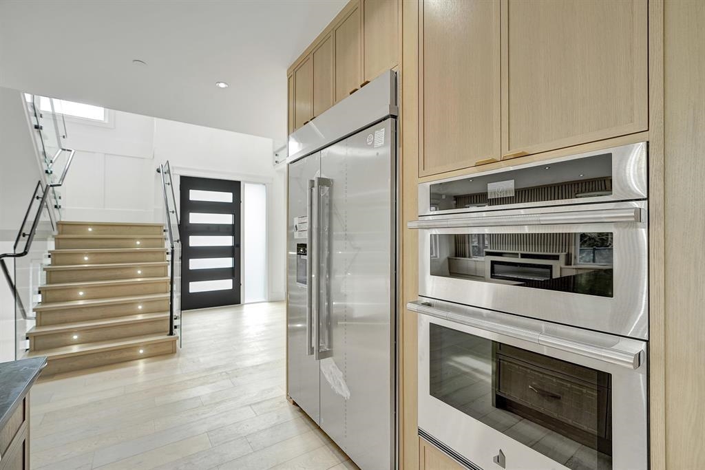 Kitchen Photo of 13915 Blackburn Avenue, White Rock, BC