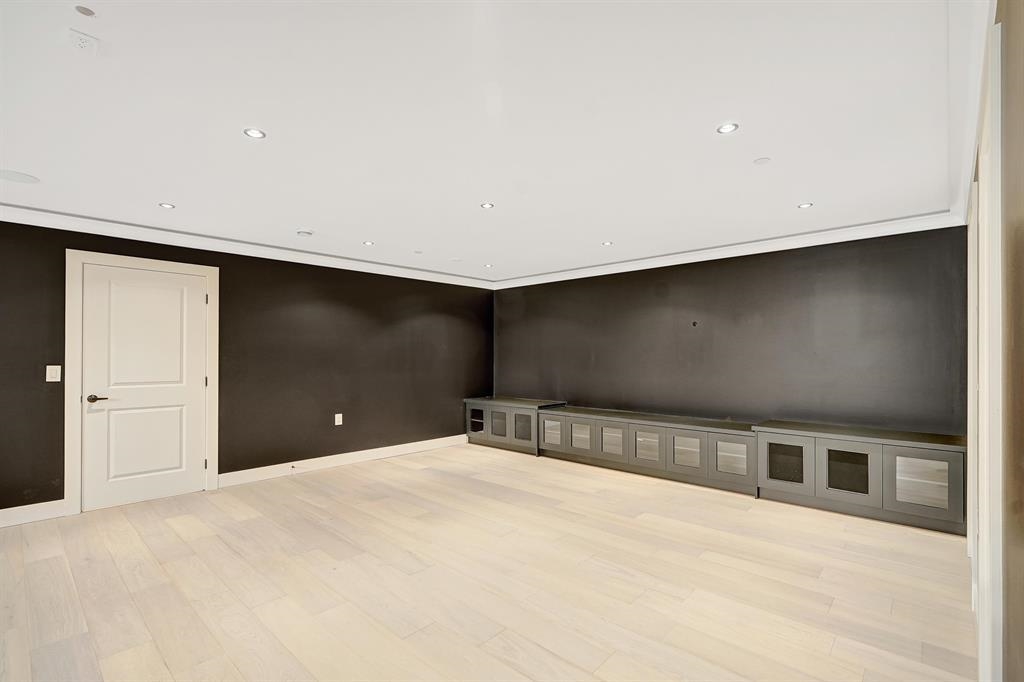 Mudroom Photo of 13915 Blackburn Avenue, White Rock, BC