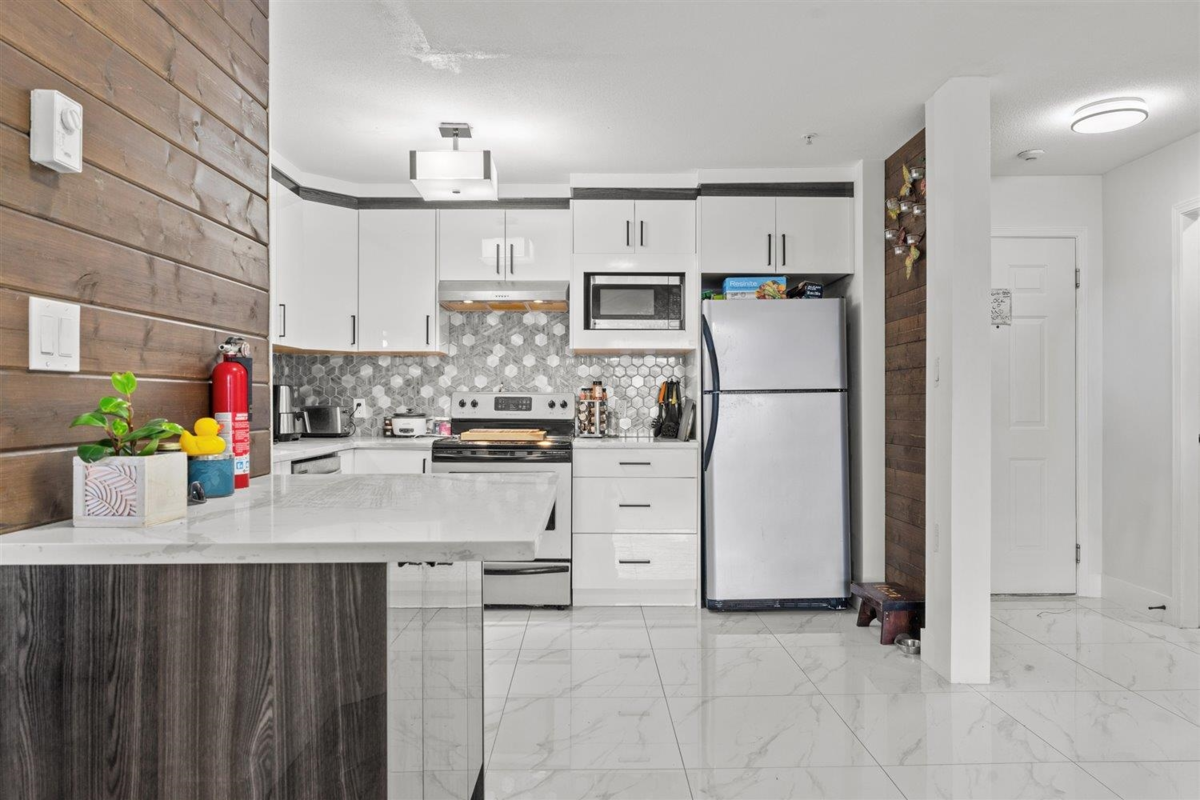Dining Area Photo of 406 33708 King Road, Abbotsford, BC