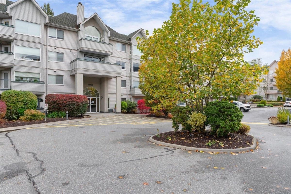 Mudroom Photo of 406 33708 King Road, Abbotsford, BC