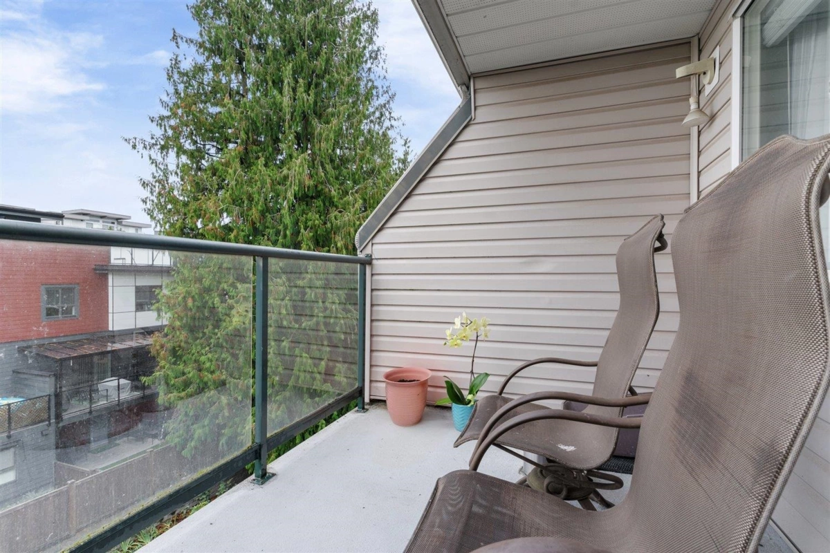 Primary Bathroom Photo of 406 33708 King Road, Abbotsford, BC