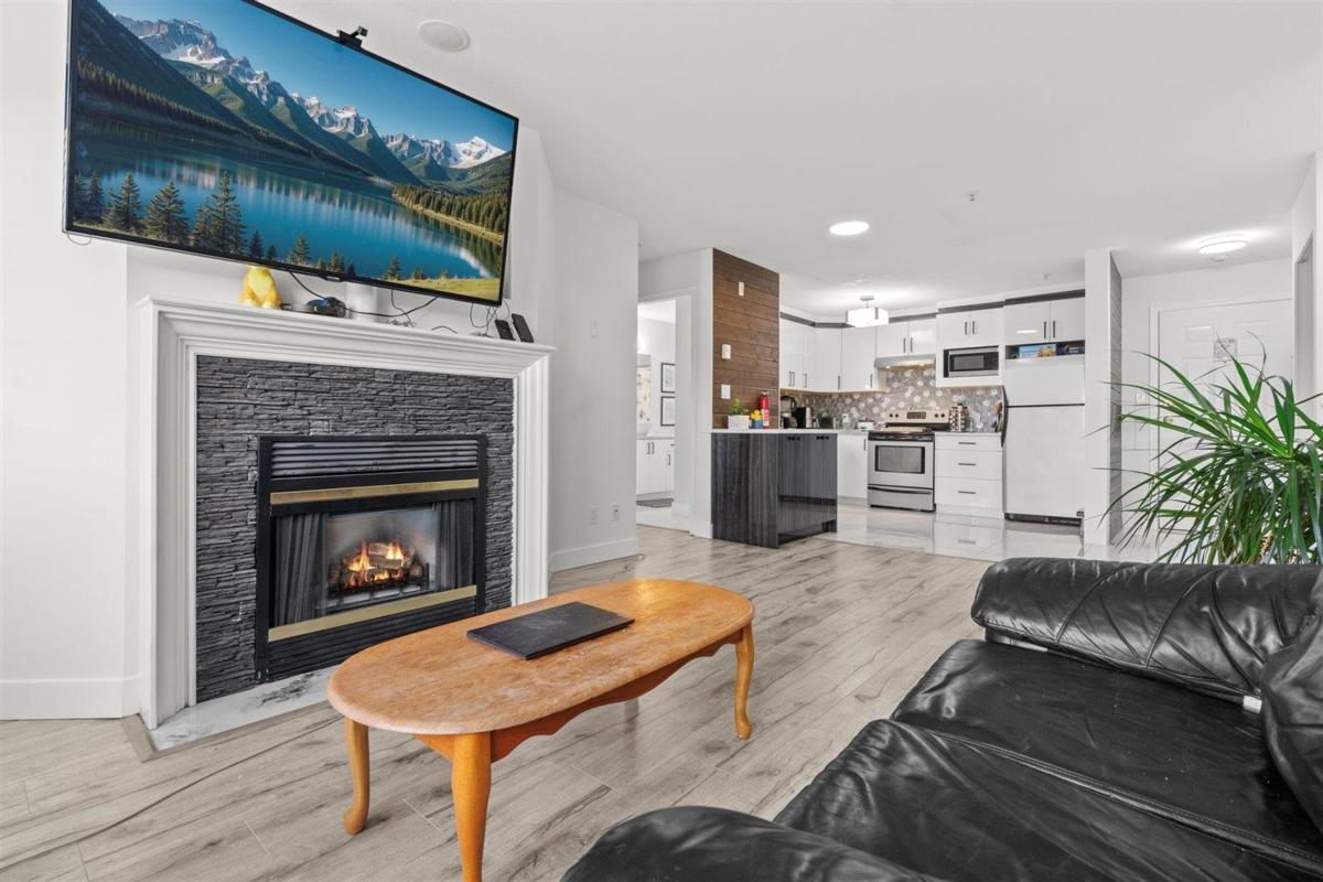 Primary Bedroom Photo of 406 33708 King Road, Abbotsford, BC