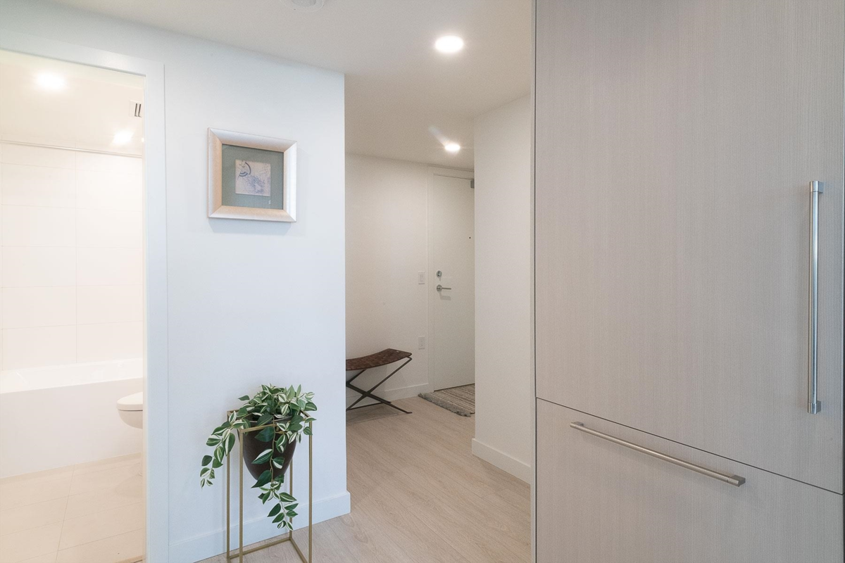 Kitchen Photo of 1805 13675 107a Avenue, Surrey, BC