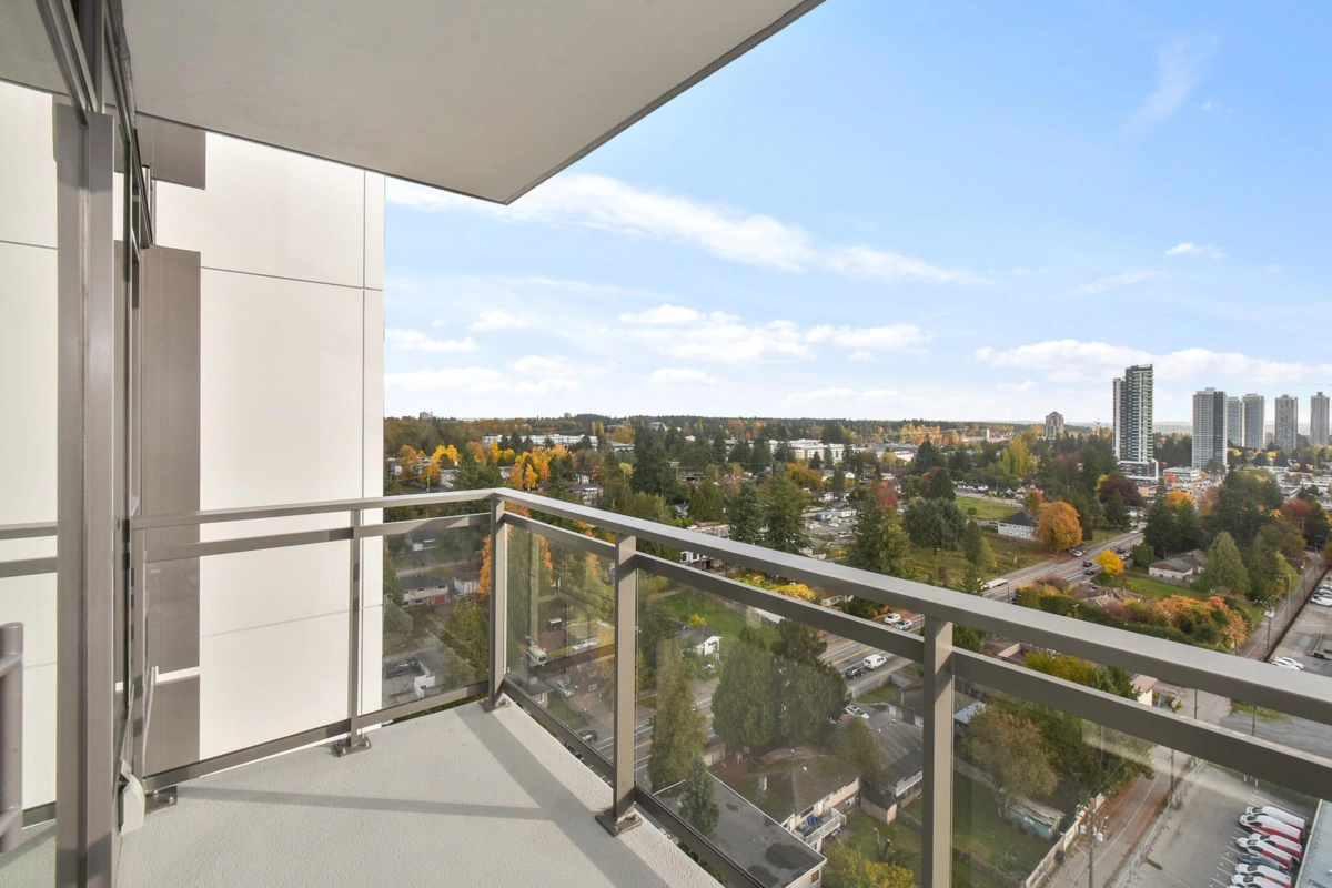 Powder Room Photo of 1805 13675 107a Avenue, Surrey, BC