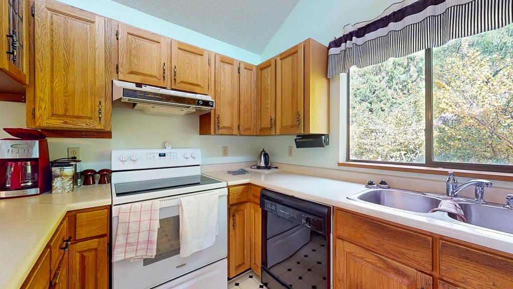 Bedroom 2 Photo of 6481 Reeves Road, Sechelt, BC